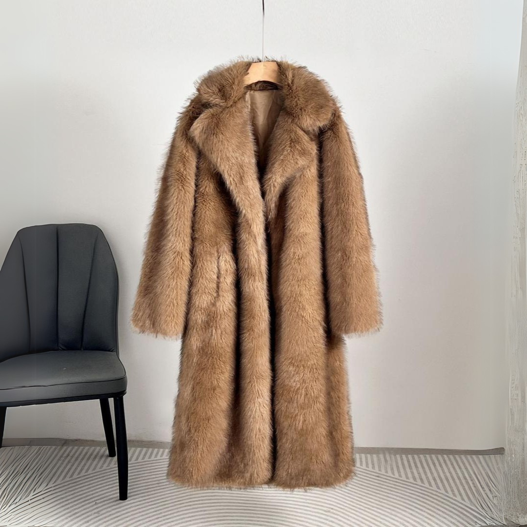 Elegant and Luxurious Coat for a Sophisticated Winter