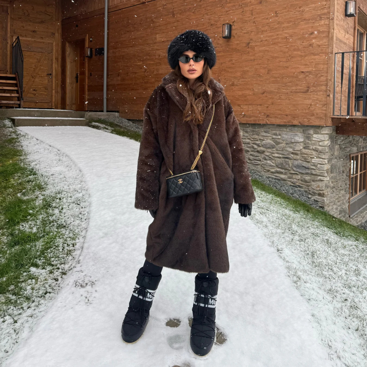 Elegant and Luxurious Coat for a Sophisticated Winter