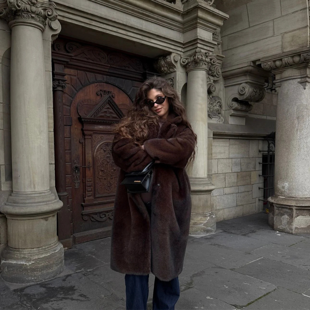 Elegant and Luxurious Coat for a Sophisticated Winter