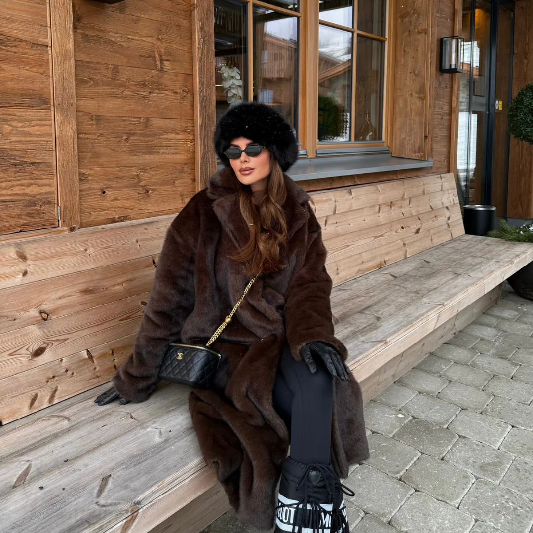 Elegant and Luxurious Coat for a Sophisticated Winter