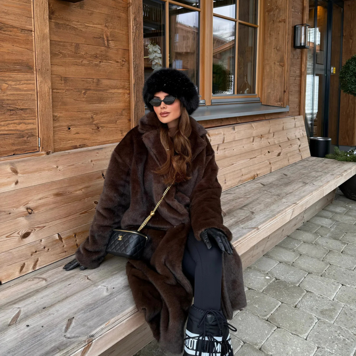 Elegant and Luxurious Coat for a Sophisticated Winter