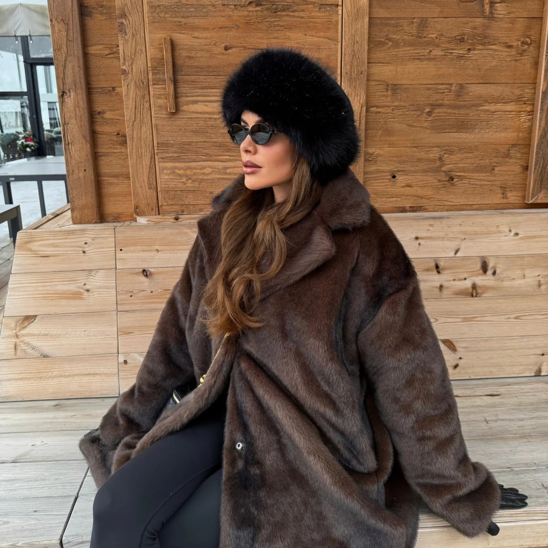 Elegant and Luxurious Coat for a Sophisticated Winter
