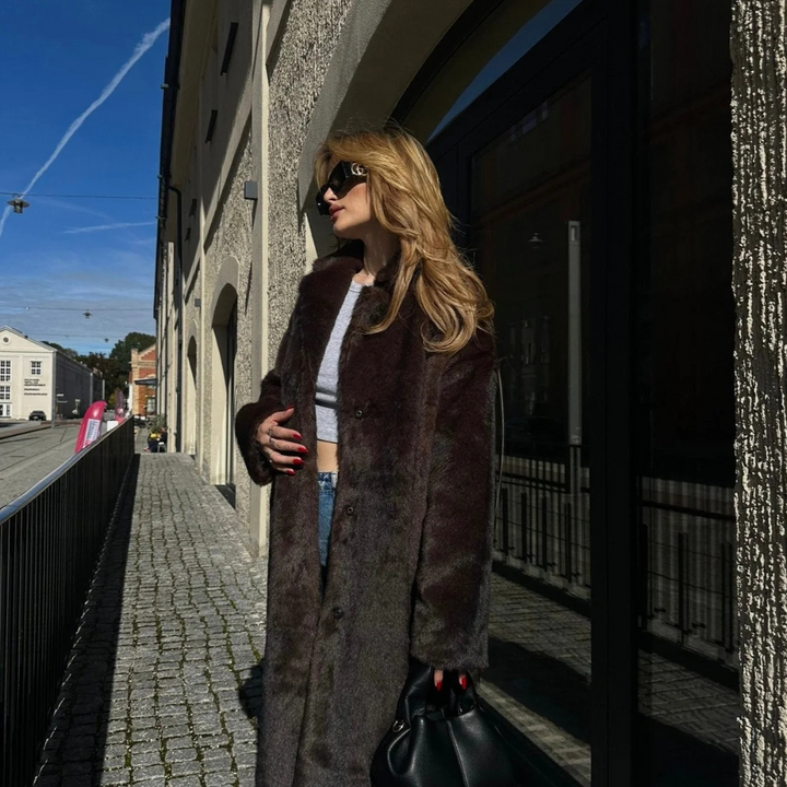 Elegant and Luxurious Coat for a Sophisticated Winter
