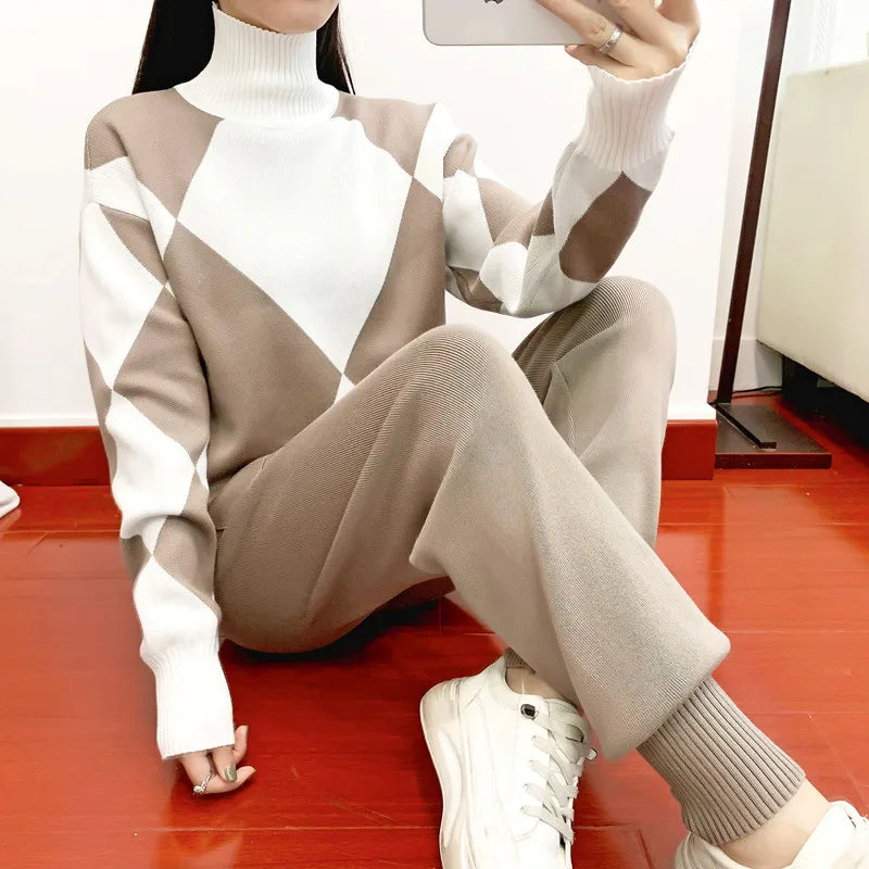 Comfortable set with turtleneck top